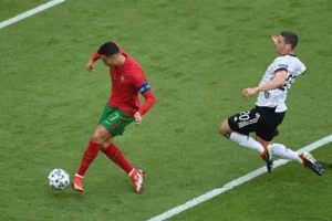 Vai Trò Và Kỹ Năng Của Vị Trí Đá Thòng Trung Vệ